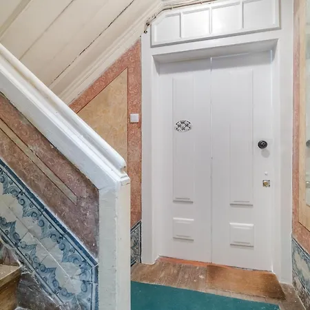 Apartment Casa Boma - Typical And Spacious - Lapa Ii Lisbon