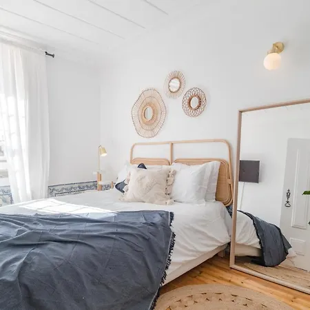 Casa Boma - Typical And Spacious - Lapa Ii Lisbon